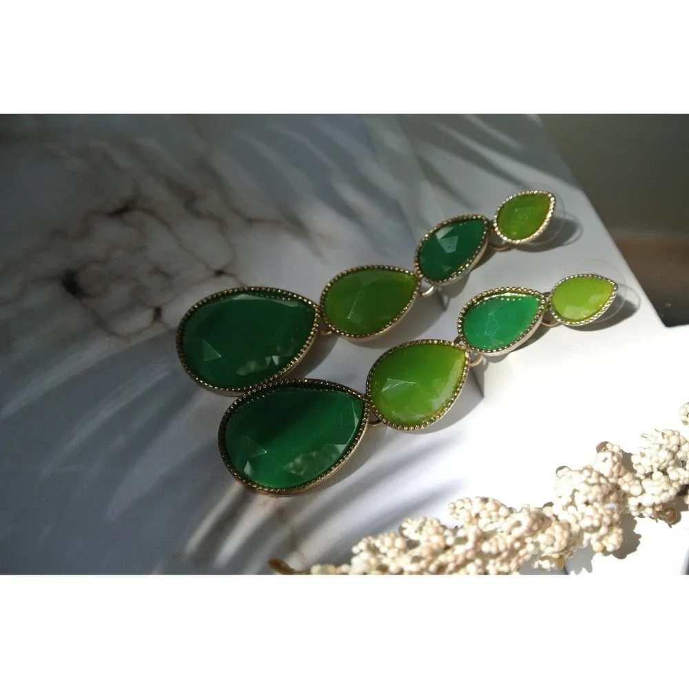 Banana Republic Ombre Green Faceted Stone Tiered Teardrop Drop Earrings OS